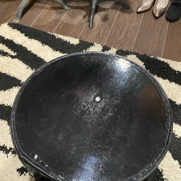 SOLD Vintage Black 1960’s Wig Box - Picture 10 of 10